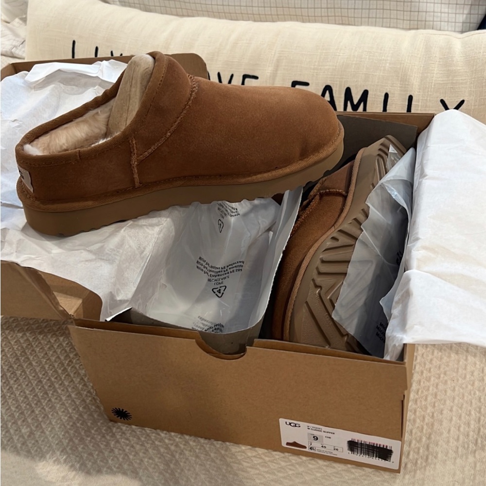 UGG Classic Slippers- Chestnut